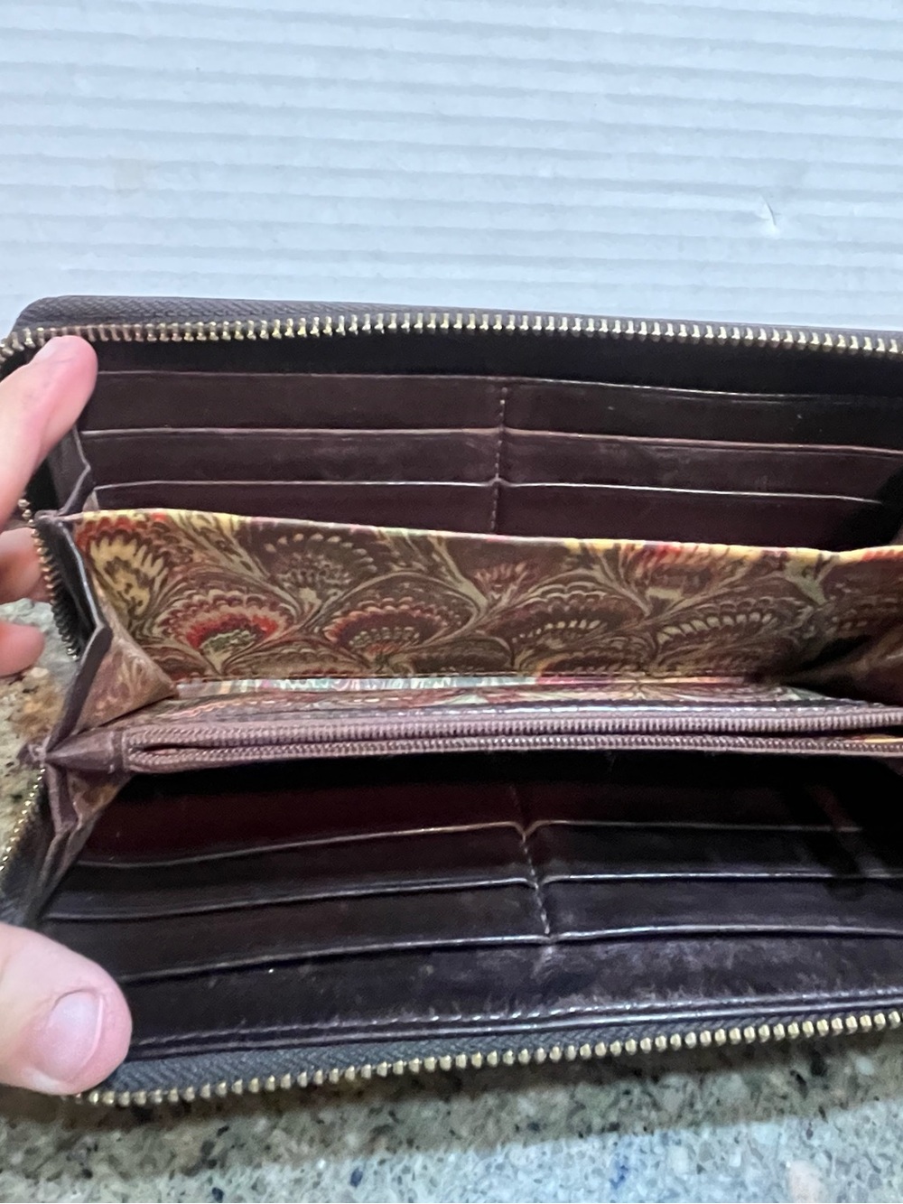 DOONEY & BOURKE 1975 Black Smooth Leather Zip-Around Clutch Wallet - Picture 4 of 9